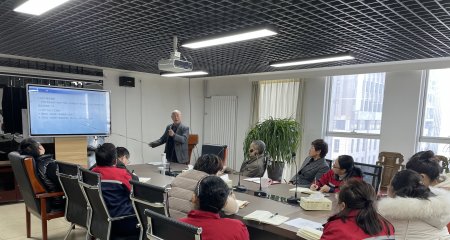 四维公司内部研发交流会议